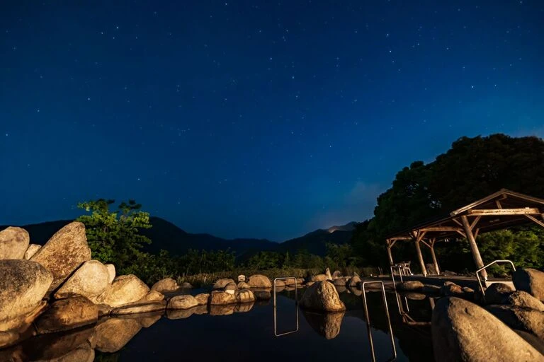 ひがしせふり温泉　山茶花の湯